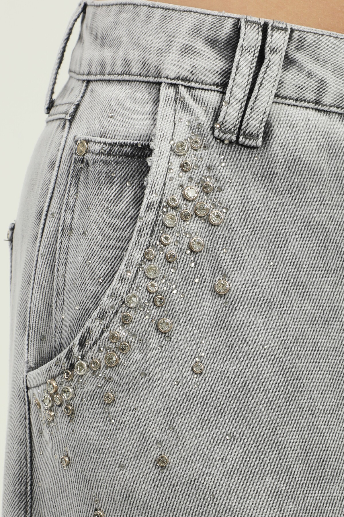 BATTAL ETEK UZUN ÖNÜ DÜĞMELİ